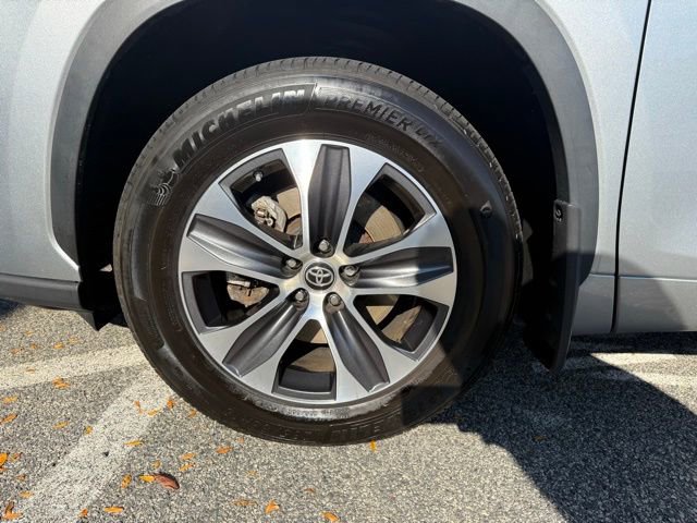 Used 2023 Toyota Highlander XLE image 11