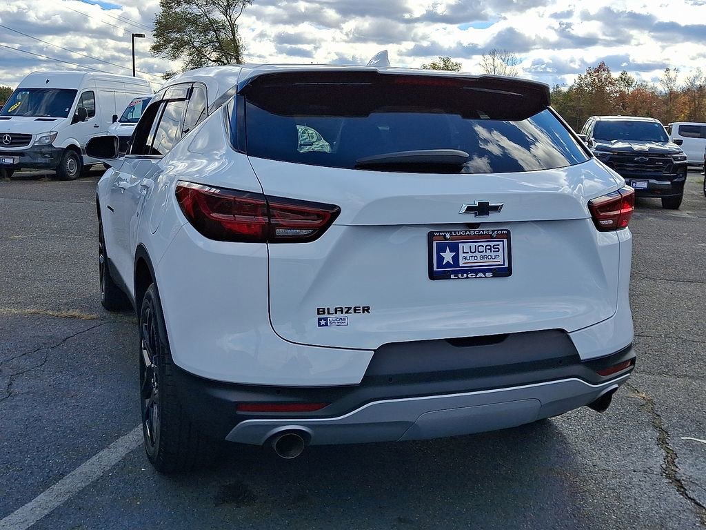 Used 2023 Chevrolet Blazer LT w/ Driver Confidence Package image 9