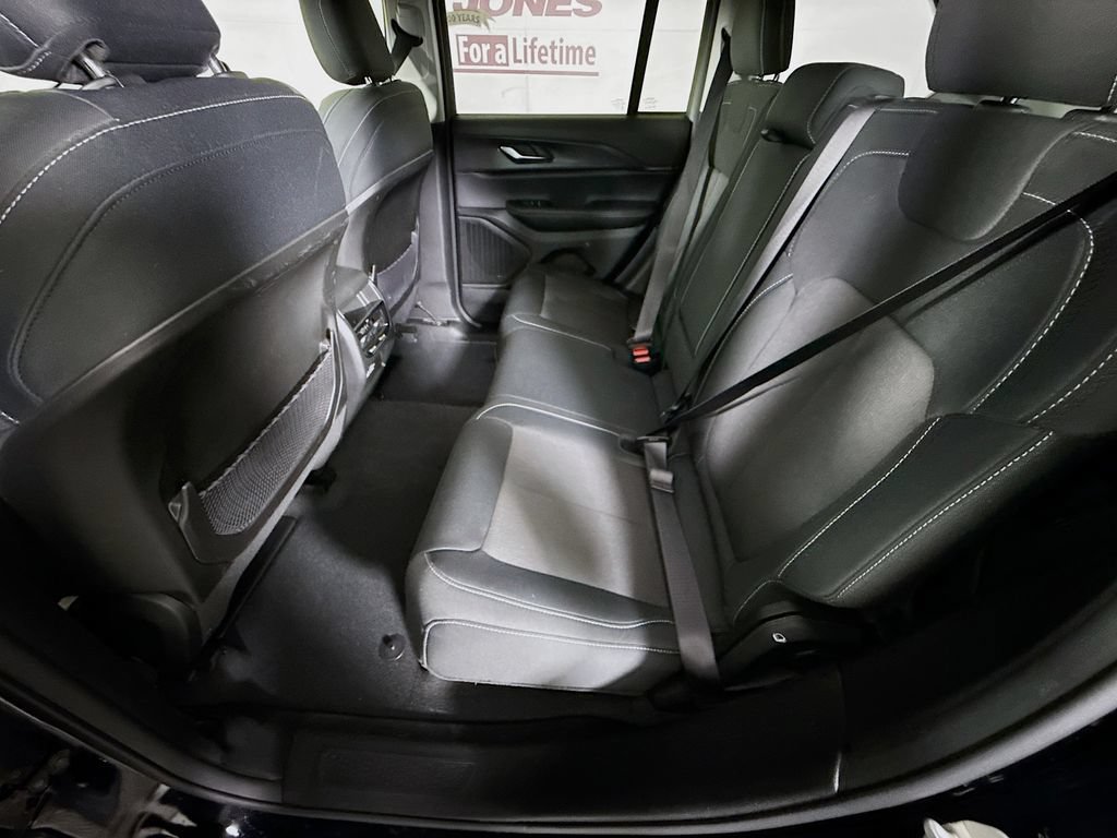 Used 2023 Jeep Grand Cherokee Laredo AWD/4WD image 26