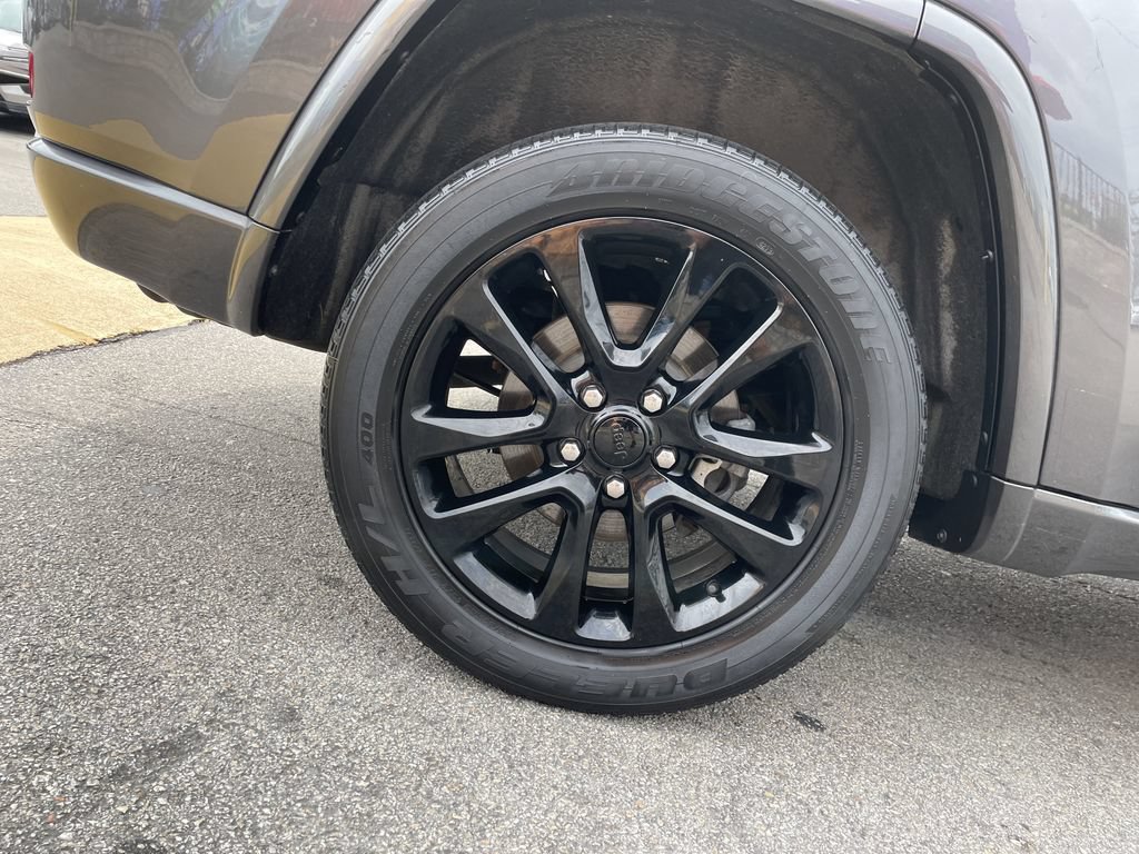 Certified 2020 Jeep Grand Cherokee Altitude AWD/4WD image 12