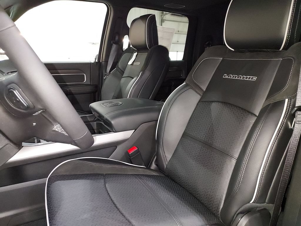 New 2026 RAM 3500 Laramie AWD/4WD image 17