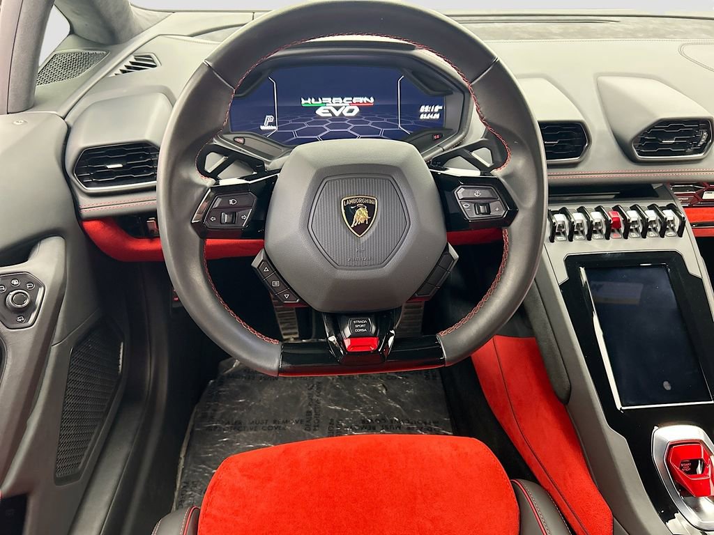 Used 2021 Lamborghini Huracan EVO image 11