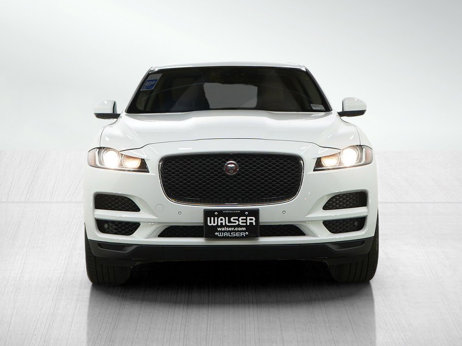 Used 2020 Jaguar F-PACE Premium image 8