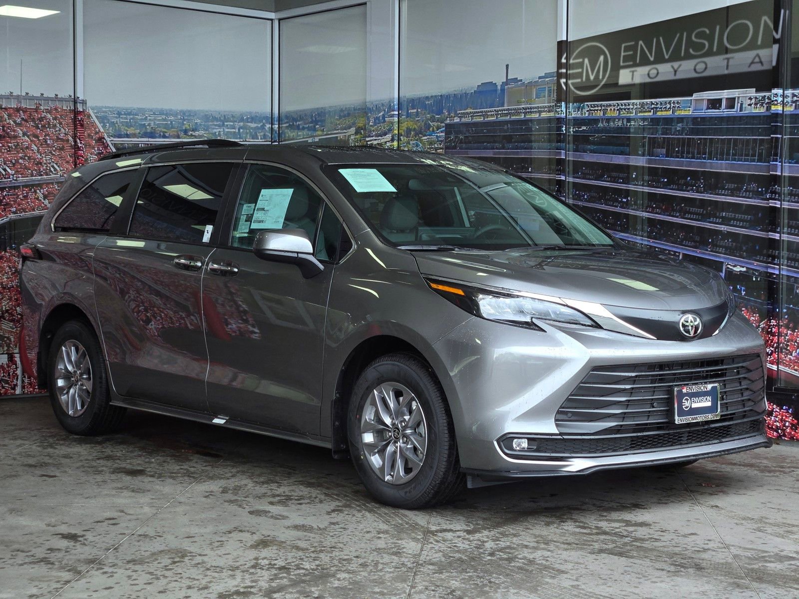 Certified 2026 Toyota Sienna XLE FWD image 1