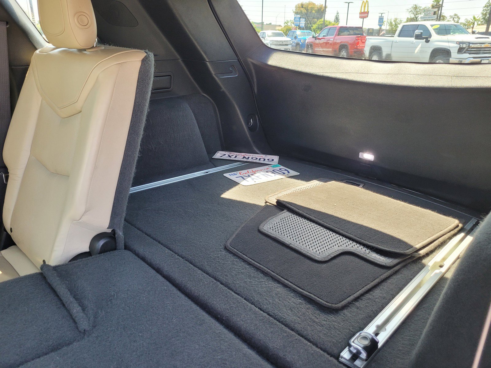 Used 2017 Cadillac XT5 Luxury w/ Driver Awareness Package FWD image 12