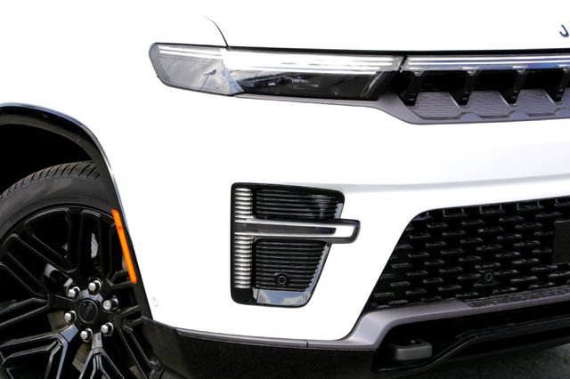 New 2026 Jeep Grand Wagoneer Limited AWD/4WD image 3