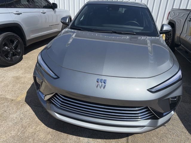 Used 2025 Buick Envista Preferred w/ Convenience I Package image 2