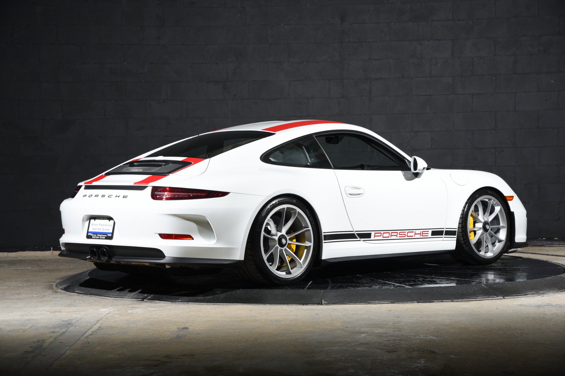 Used 2016 Porsche 911 R RWD image 18