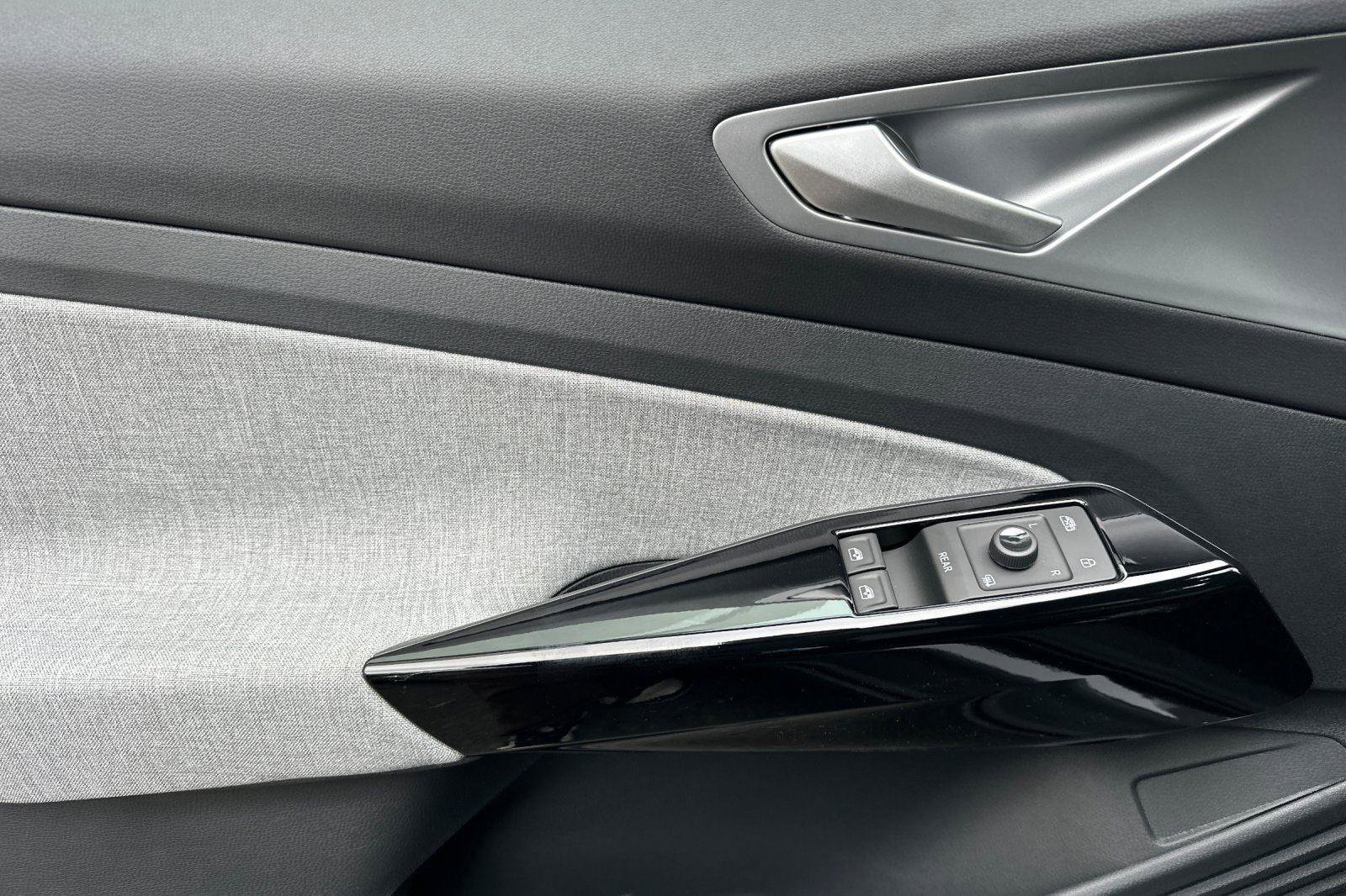 New 2025 Volkswagen ID.4 Pro image 10