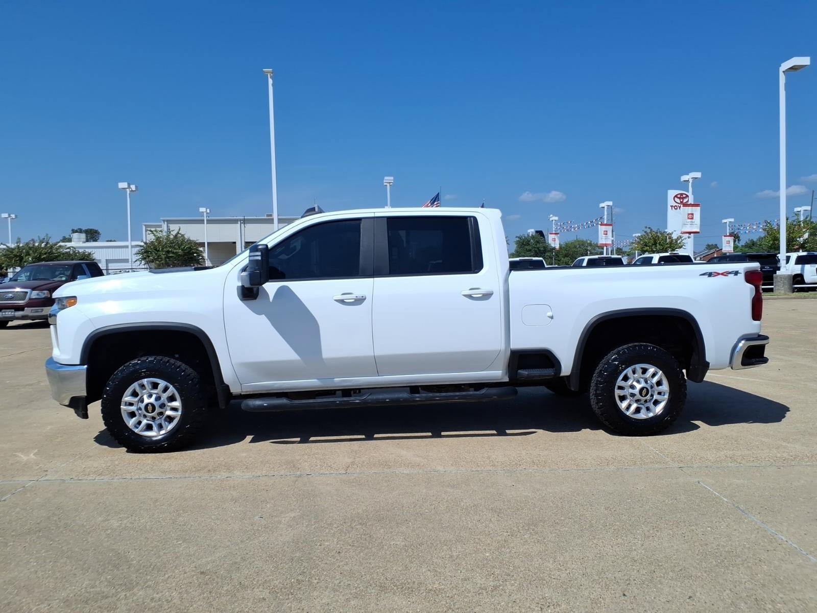 Used 2022 Chevrolet Silverado 2500 LT w/ Convenience Package AWD/4WD image 2