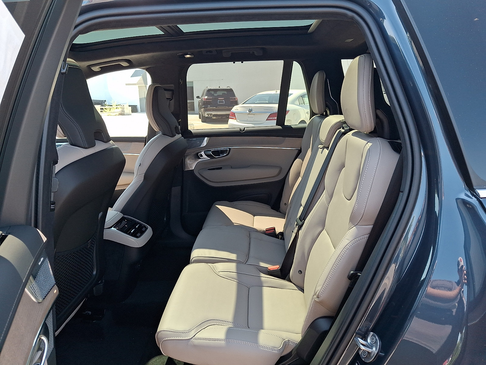 New 2027 Volvo XC90 B6 Ultra AWD/4WD image 8