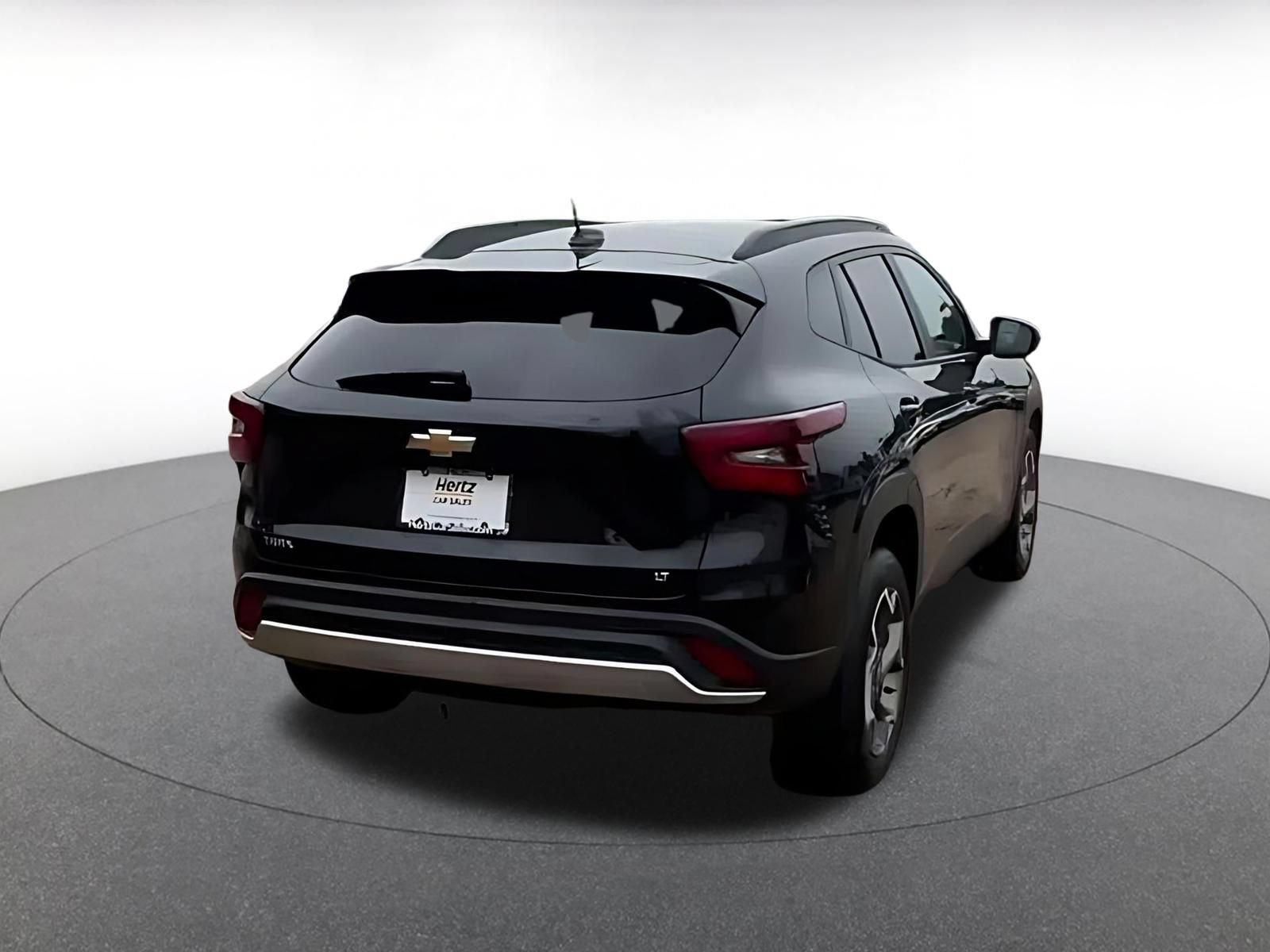 Used 2025 Chevrolet Trax LT FWD image 11