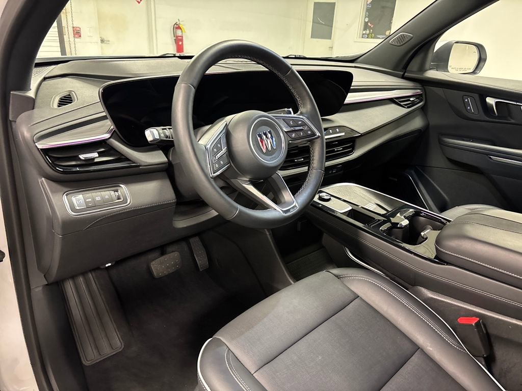 Certified 2025 Buick Enclave Preferred image 28