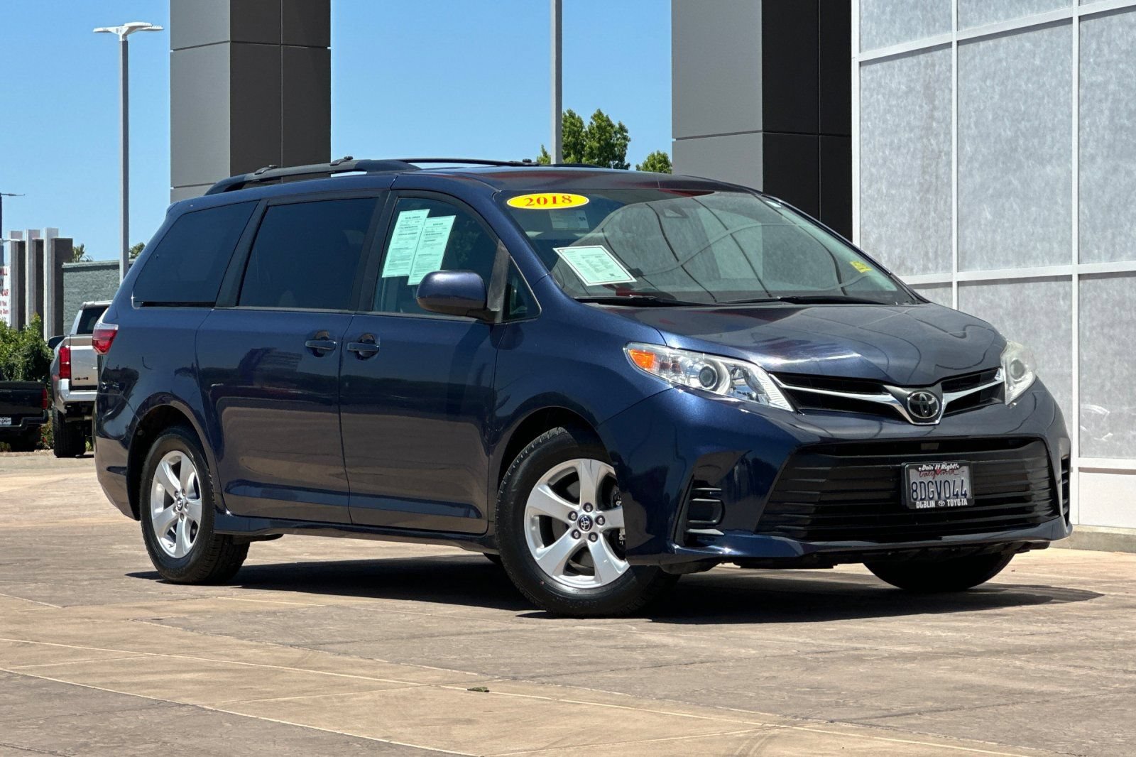 Certified 2018 Toyota Sienna LE w/ Carpet Mat Package FWD video 2