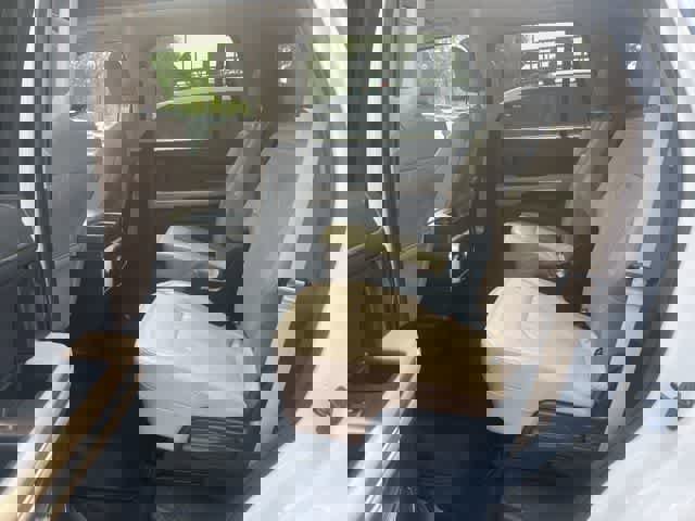 Used 2024 Ford Expedition Limited image 3