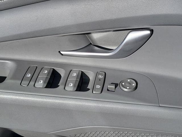 Used 2025 Hyundai Elantra SEL image 18