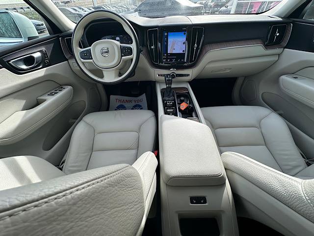 Used 2021 Volvo XC60 T5 Momentum w/ Premium Package image 21