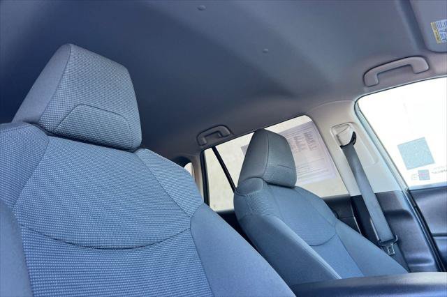 Certified 2022 Toyota RAV4 LE AWD/4WD image 18