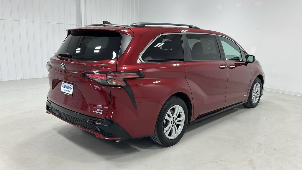 Used 2021 Toyota Sienna XSE w/ XSE Plus Package image 5