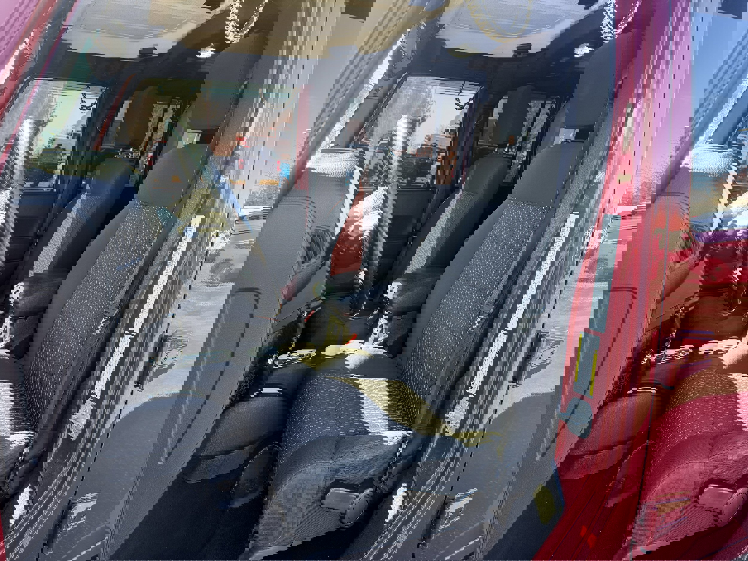 Used 2012 Jeep Wrangler Unlimited Rubicon w/ Connectivity Group image 19