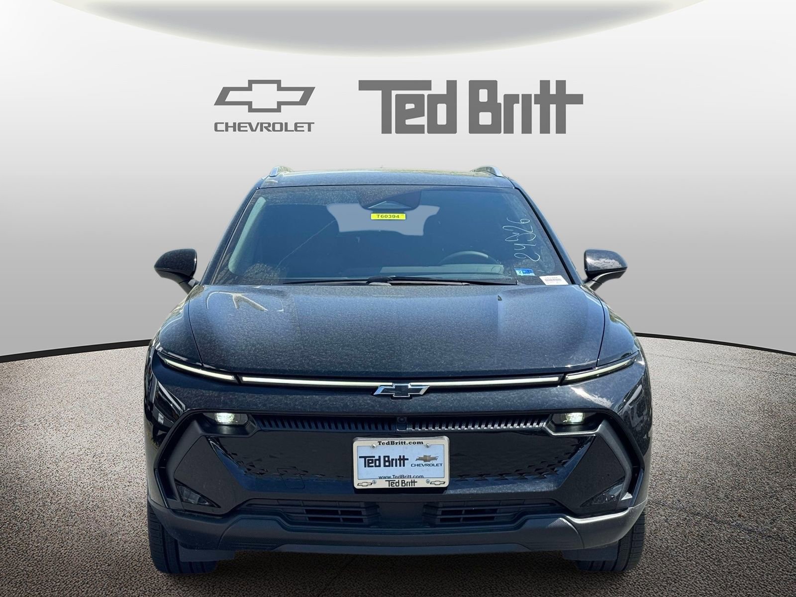 New 2026 Chevrolet Equinox EV LT w/ LPO, Blackout Package FWD image 2