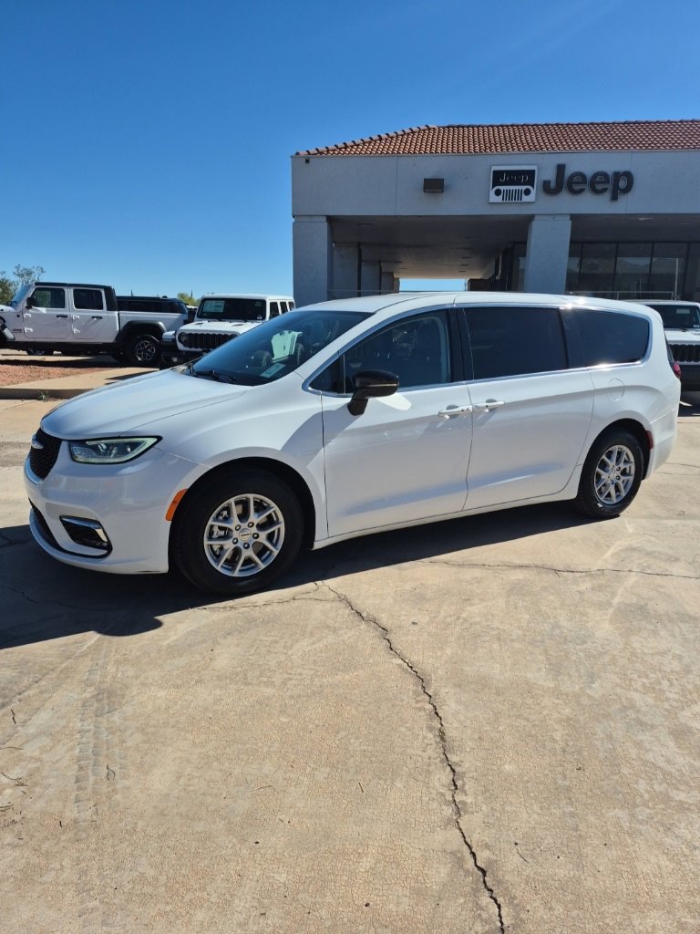 Certified 2024 Chrysler Pacifica Touring-L image 1