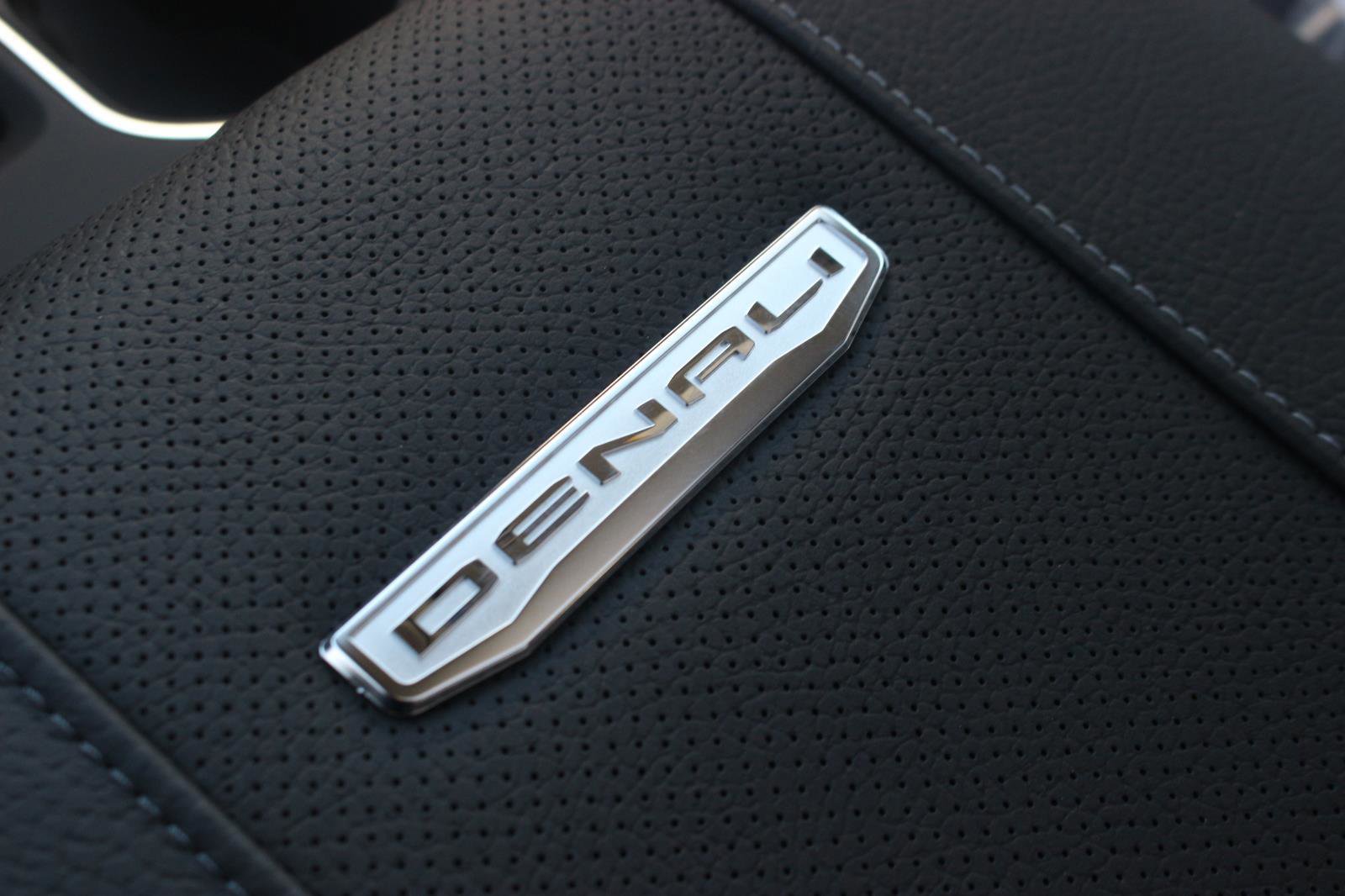 New 2026 GMC Sierra 2500 Denali w/ Denali Reserve Package image 15