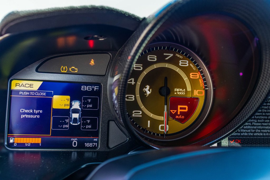 Certified 2018 Ferrari 812 Superfast RWD image 39