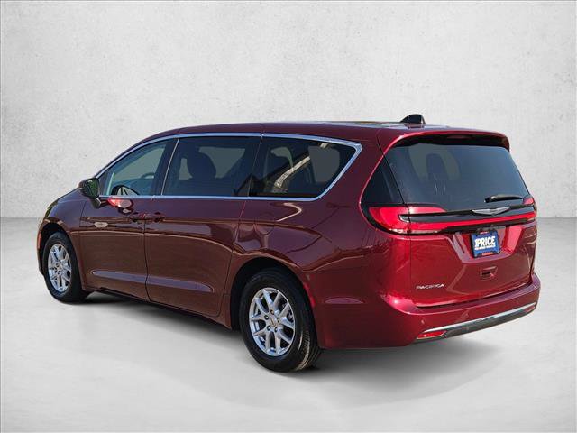 Used 2023 Chrysler Pacifica Touring-L FWD image 8