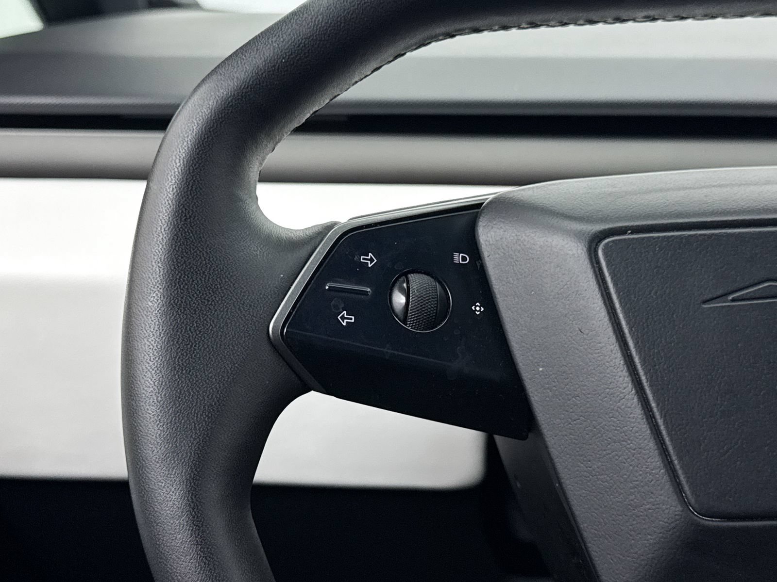 Used 2024 Tesla Cybertruck AWD Crew Cab image 35