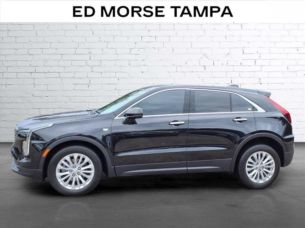Certified 2024 Cadillac XT4 Luxury w/ Cold Weather Package FWD image 2
