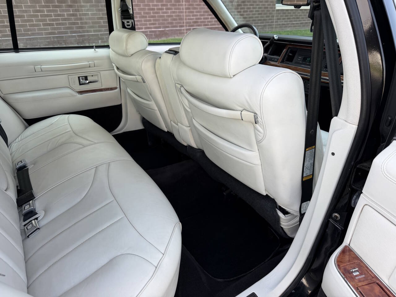 Used 1994 Lincoln Town Car Signature RWD image 32