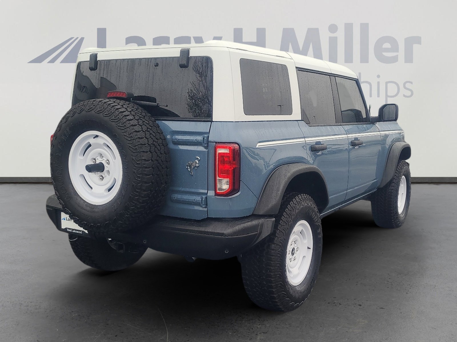 Certified 2025 Ford Bronco Heritage Edition AWD/4WD image 5