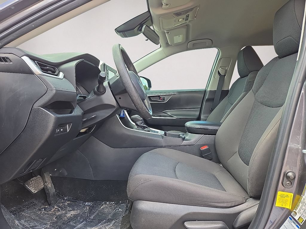 Used 2022 Toyota RAV4 LE AWD/4WD image 22
