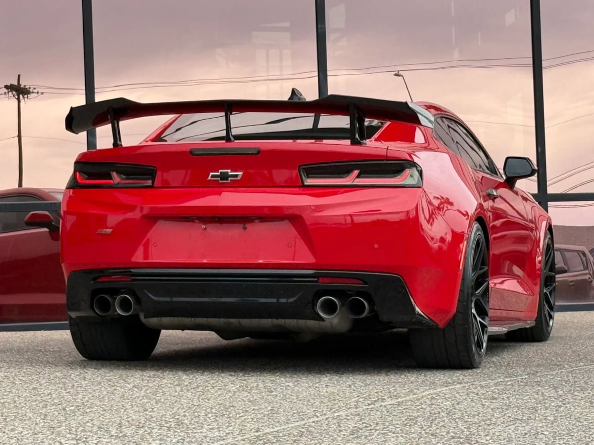 Used 2016 Chevrolet Camaro SS RWD image 11