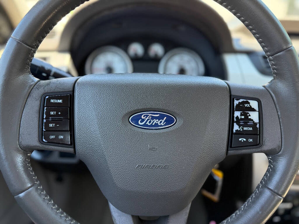 Used 2009 Ford Focus SEL image 27