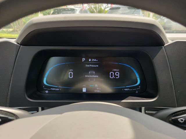 Certified 2025 Hyundai Elantra SE FWD image 24