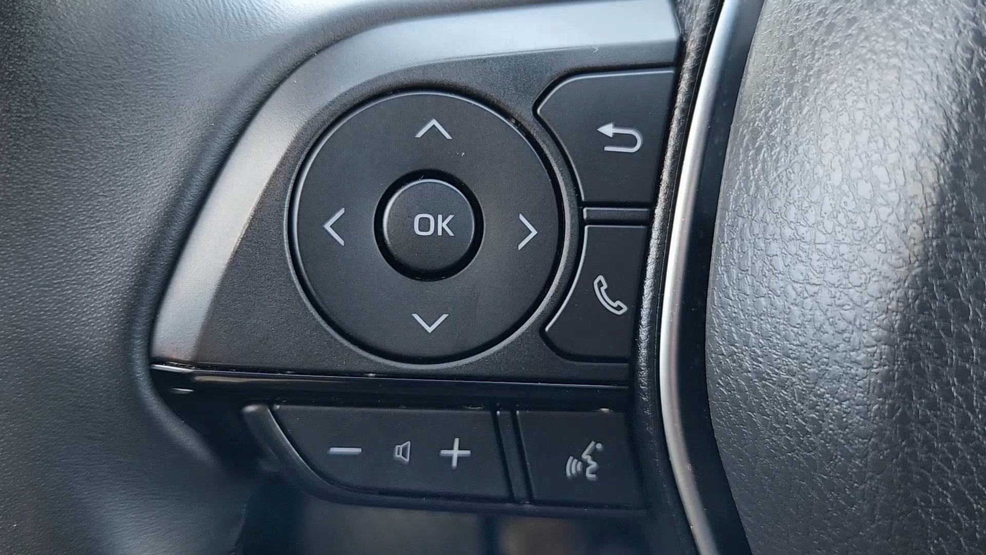 Used 2024 Toyota Venza Nightshade AWD/4WD image 13
