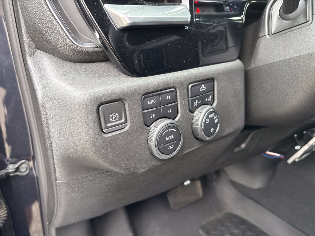 Used 2023 Chevrolet Silverado 1500 LT AWD/4WD image 19