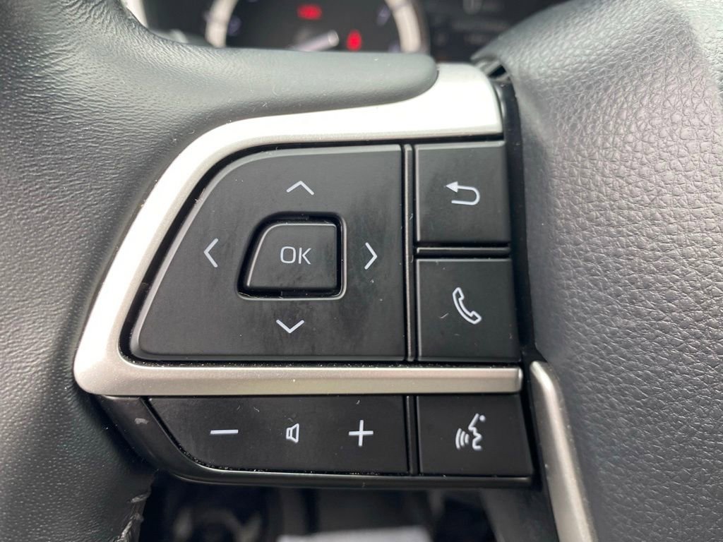 Used 2022 Toyota Highlander XLE FWD image 29