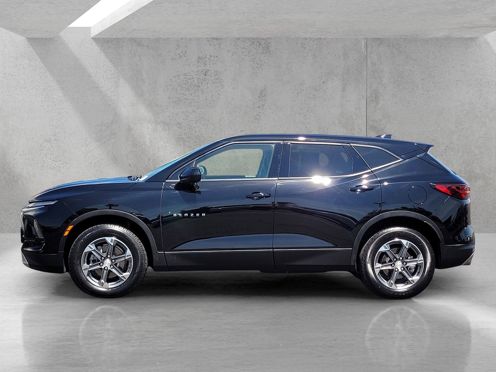 Used 2025 Chevrolet Blazer LT AWD/4WD image 7