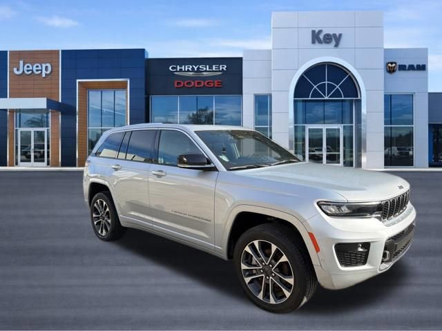 Used 2022 Jeep Grand Cherokee Overland w/ Luxury Tech Group IV image 3