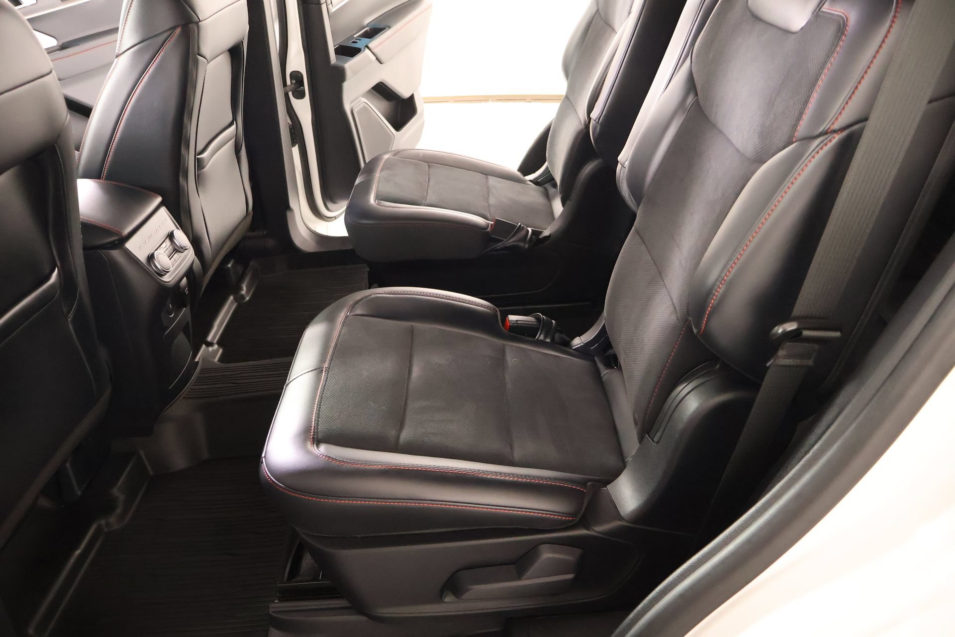 Used 2025 Ford Explorer ST RWD image 12