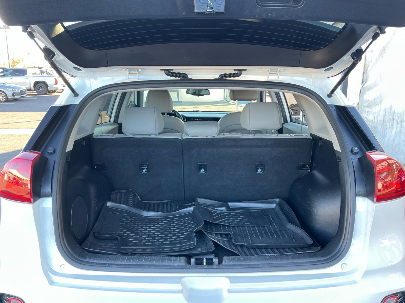 Used 2022 Kia Niro EX Premium image 34