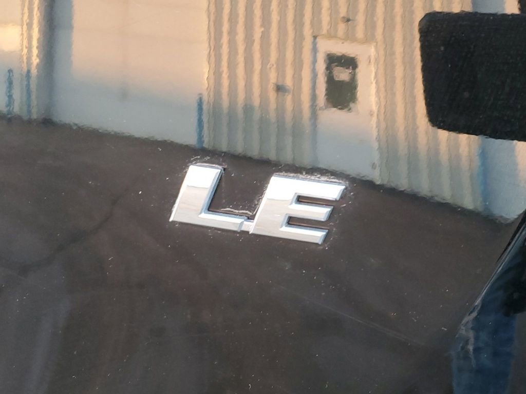 Used 2018 Toyota RAV4 LE image 8