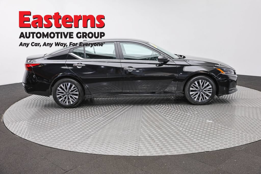 Used 2025 Nissan Altima 2.5 SV FWD image 4