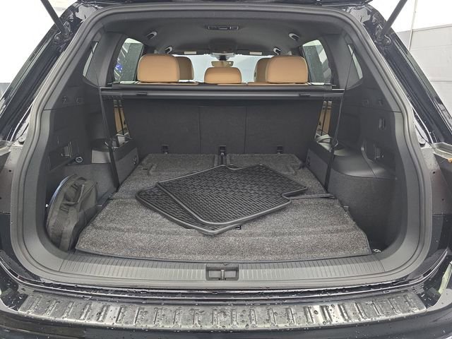 Used 2023 Volkswagen Tiguan SE FWD image 39