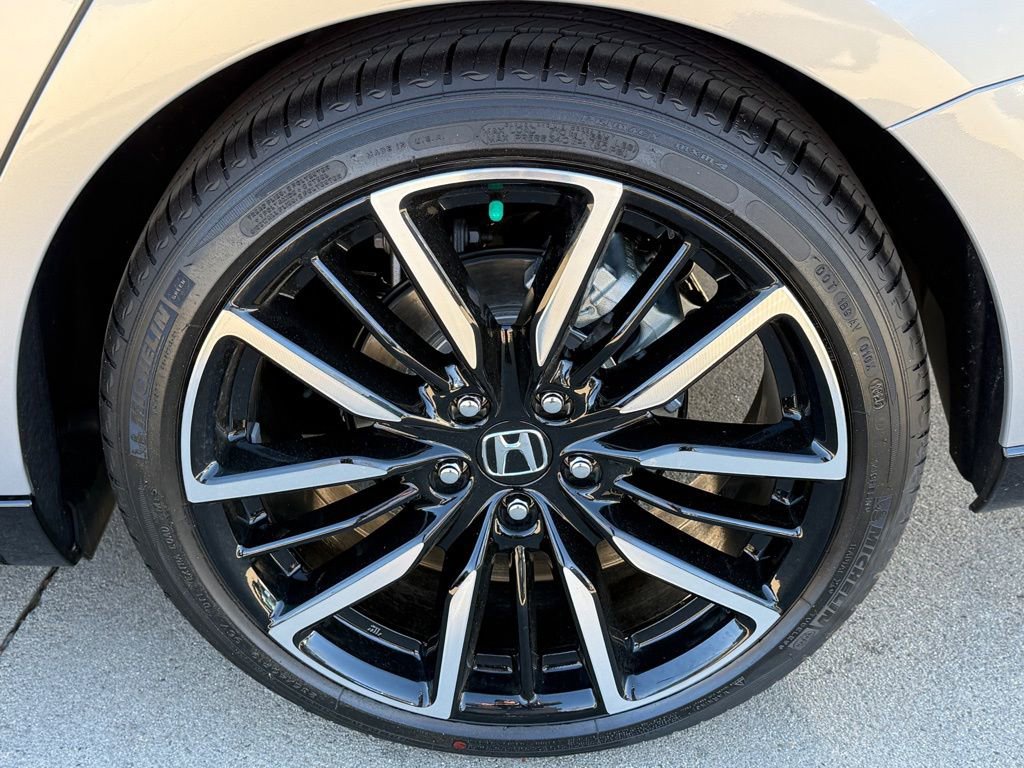 Certified 2025 Honda Accord Touring image 11