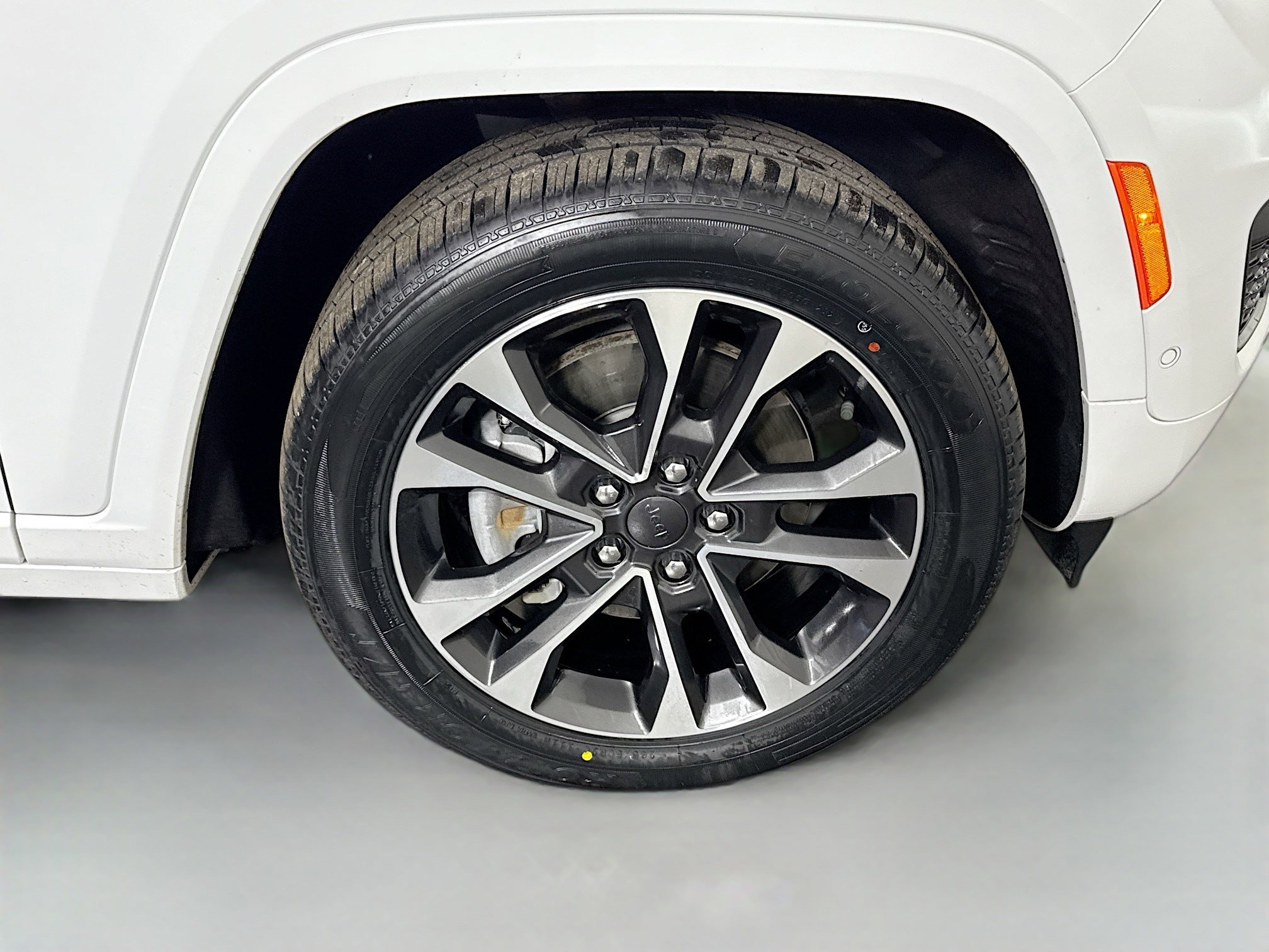 Used 2023 Jeep Grand Cherokee Overland w/ Advanced Protech Group III image 32