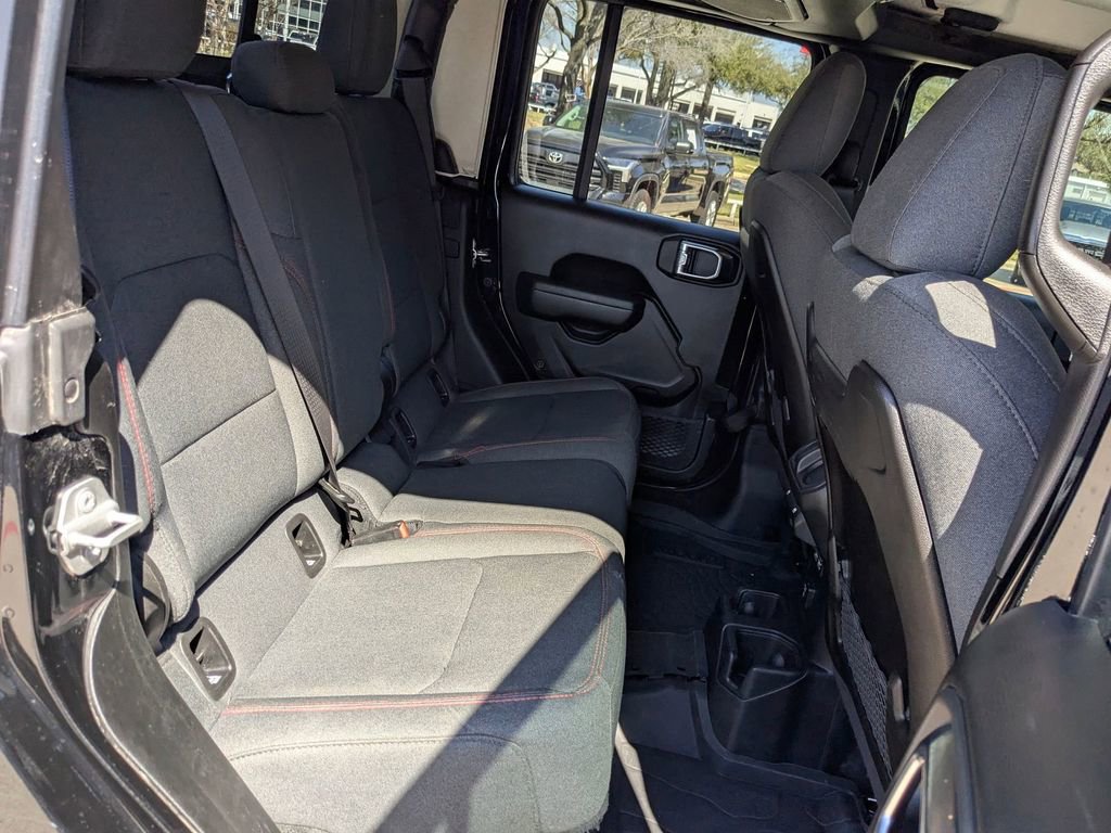 Used 2025 Jeep Gladiator Rubicon AWD/4WD image 24